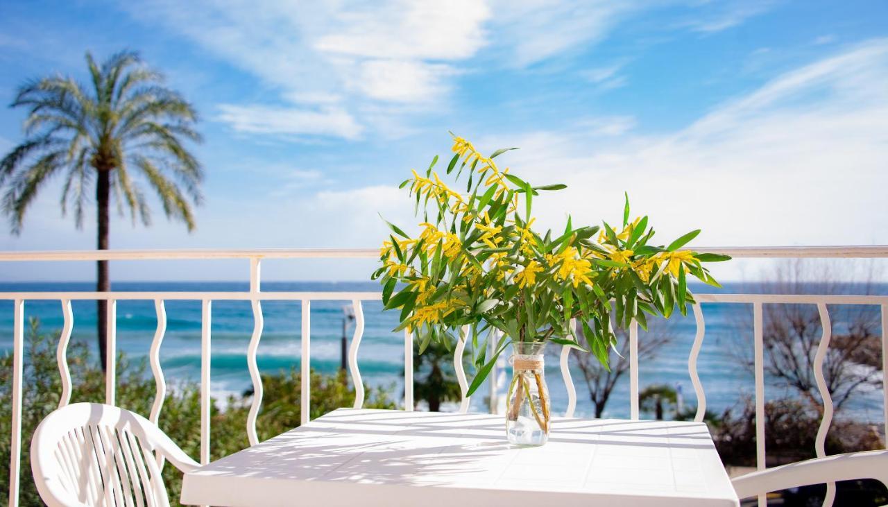 Hotel Et Appartements Reine D'Azur Roquebrune-Cap-Martin Bagian luar foto
