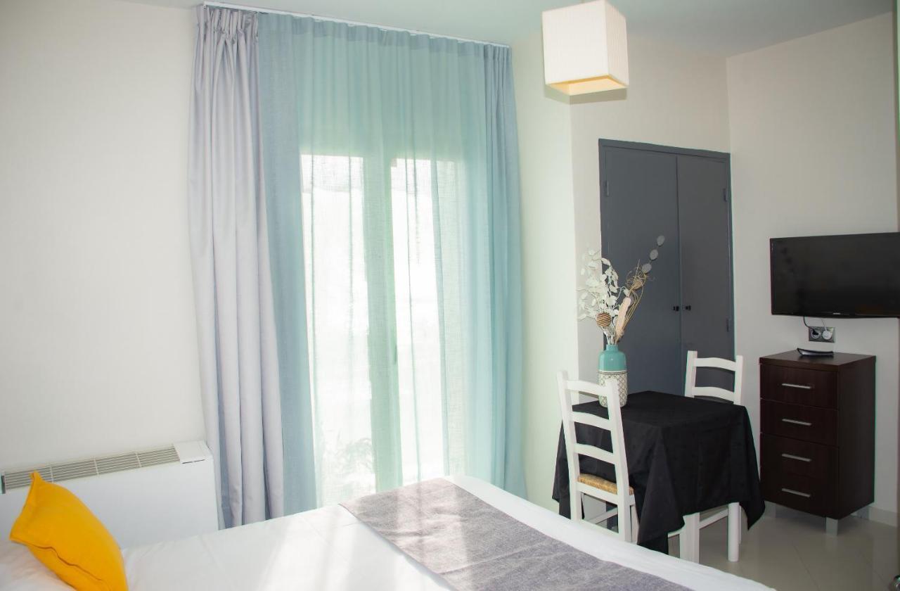 Hotel Et Appartements Reine D'Azur Roquebrune-Cap-Martin Bagian luar foto