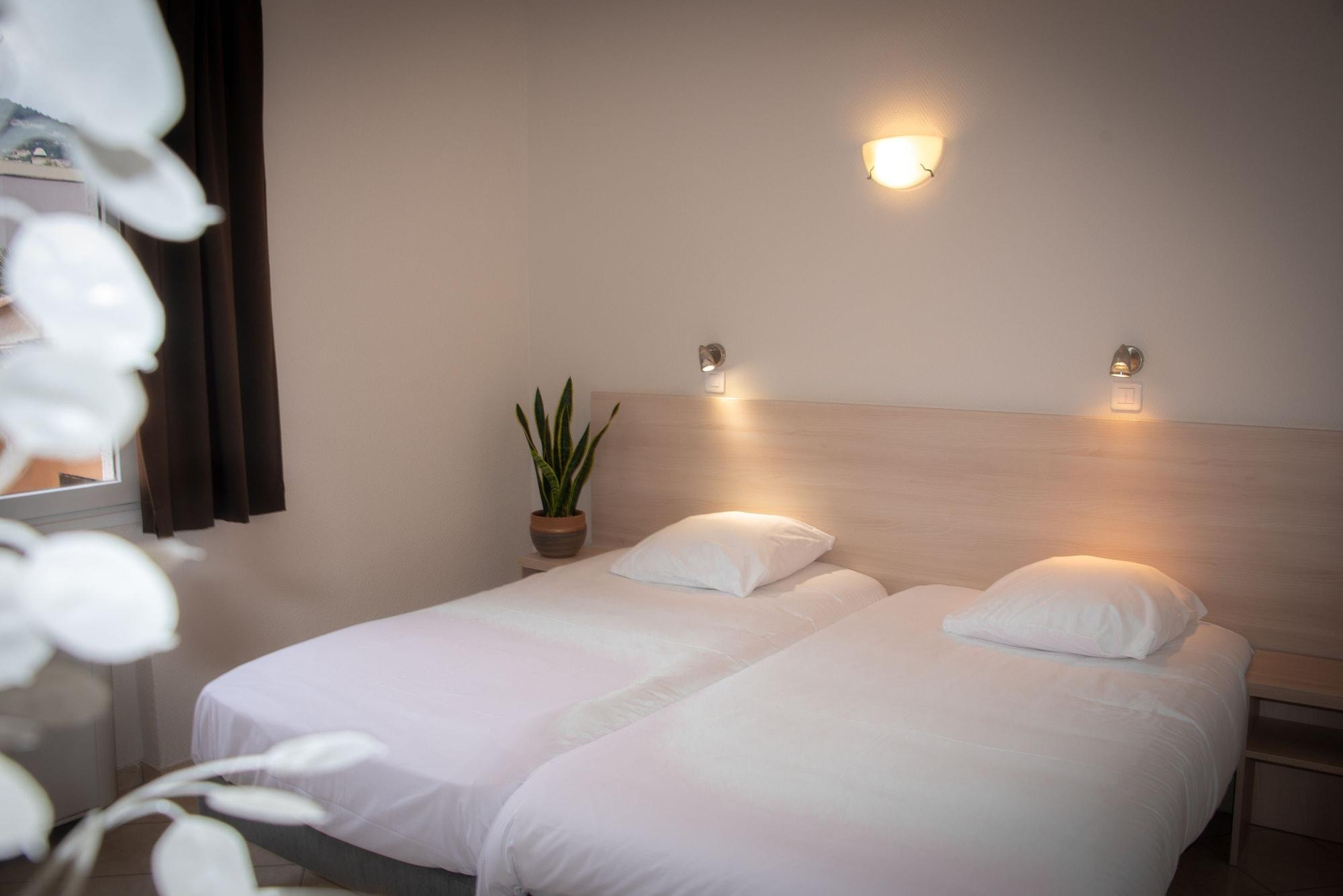 Hotel Et Appartements Reine D'Azur Roquebrune-Cap-Martin Bagian luar foto