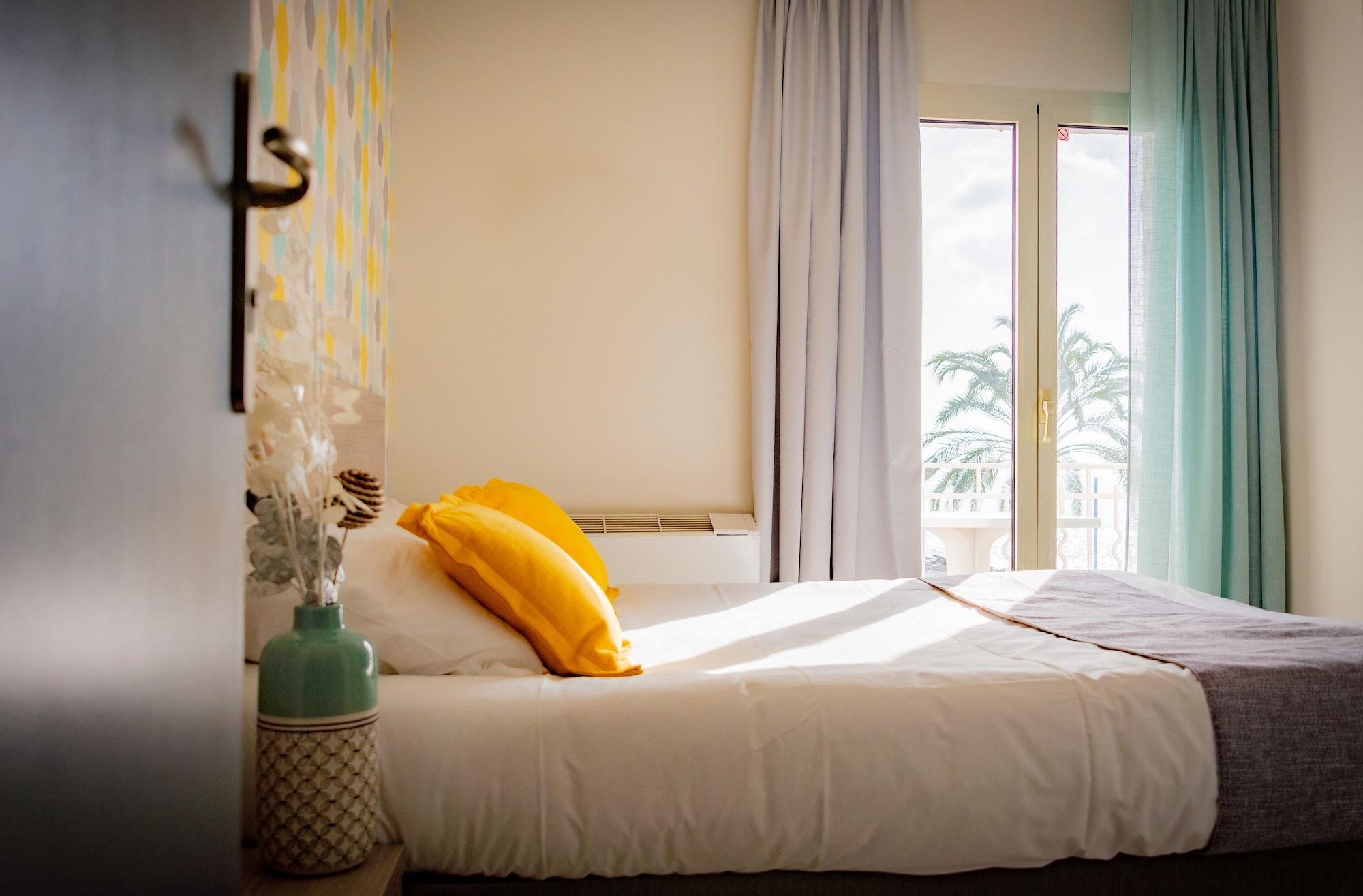 Hotel Et Appartements Reine D'Azur Roquebrune-Cap-Martin Bagian luar foto
