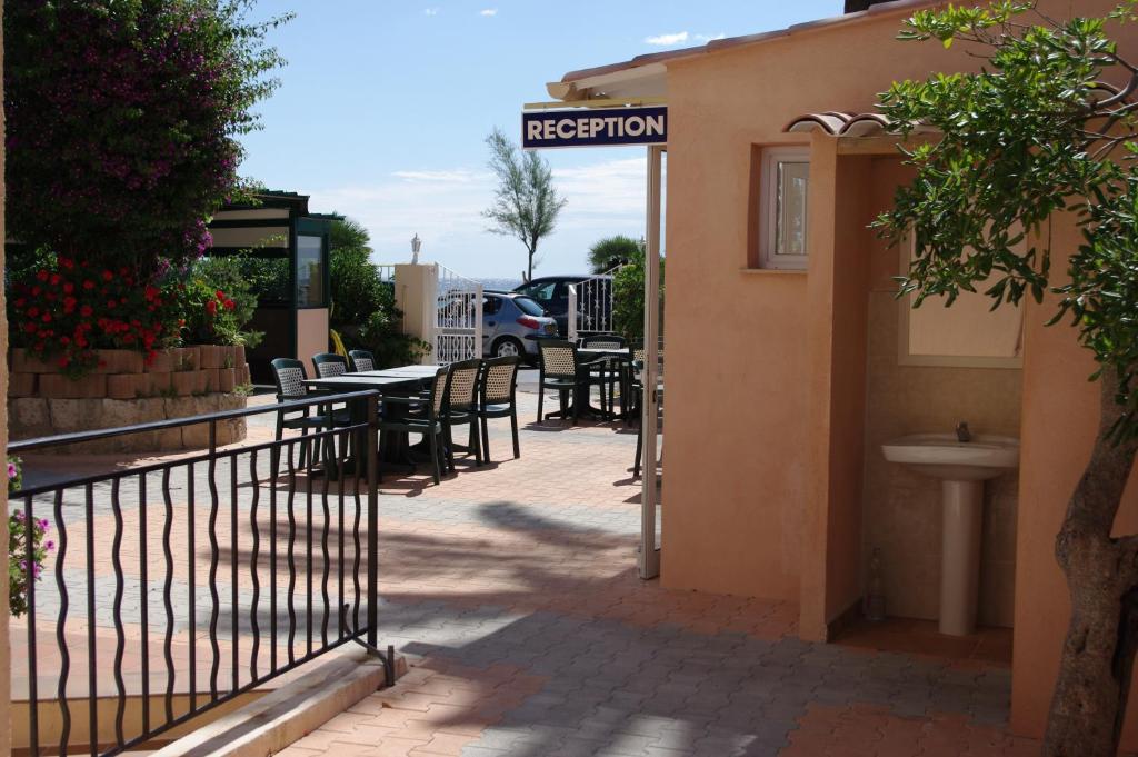 Hotel Et Appartements Reine D'Azur Roquebrune-Cap-Martin Bagian luar foto
