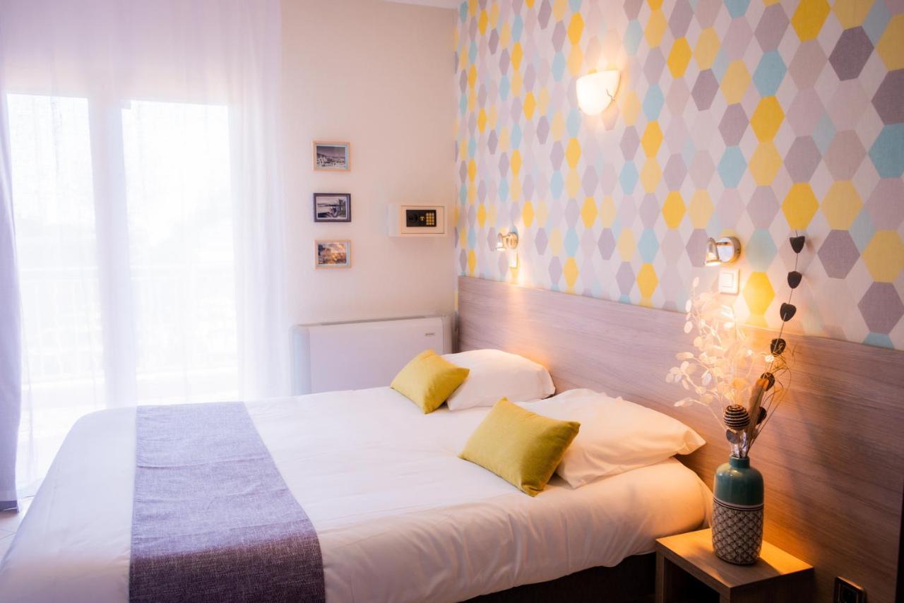 Hotel Et Appartements Reine D'Azur Roquebrune-Cap-Martin Bagian luar foto